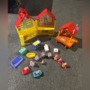 Peppa Pig storage/ Playhouse Toy with many accessories!